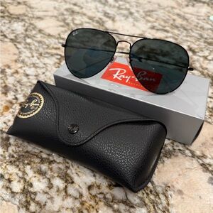 Ray-Ban Black Large Aviator